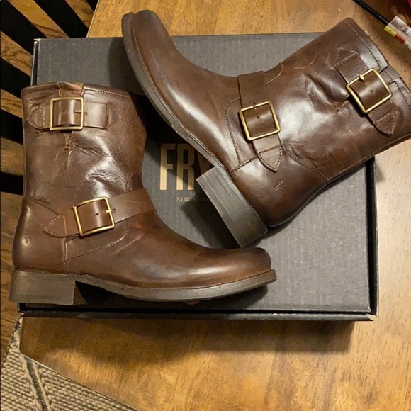 Frye Shoes - Frye- Vicky Engineer Leather Chocolate Boots 8m